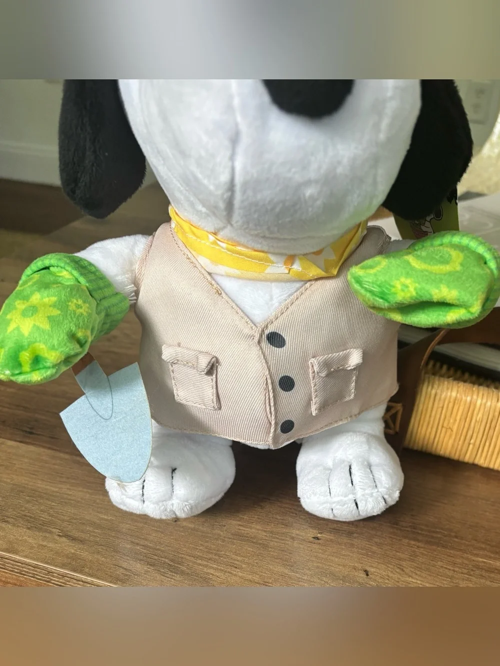 NWT Peanuts Snoopy Gardener 11